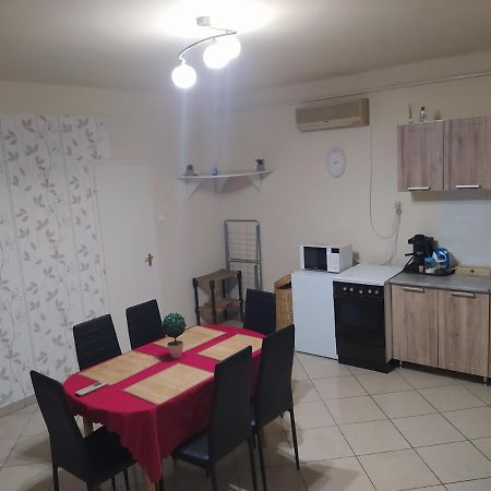Pingpong Apartman Шольтвадкерт Экстерьер фото