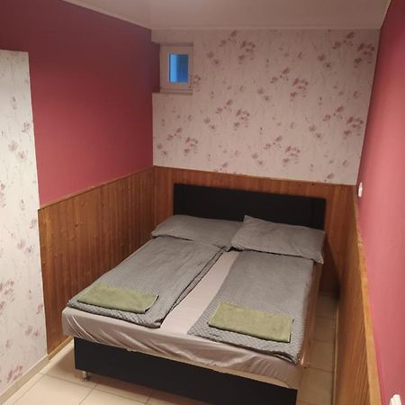 Pingpong Apartman Шольтвадкерт Экстерьер фото