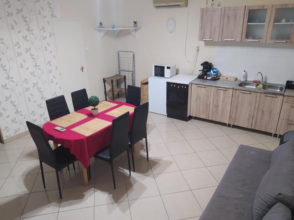 Pingpong Apartman Шольтвадкерт Экстерьер фото